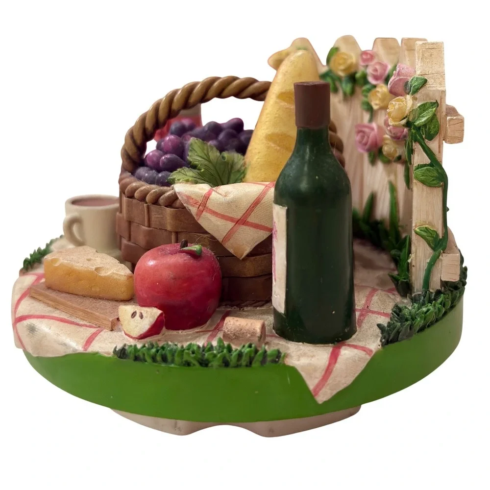 Our America Picnic‎ Candle Capper Topper Multicolor Excellent Grapes Wine Fence